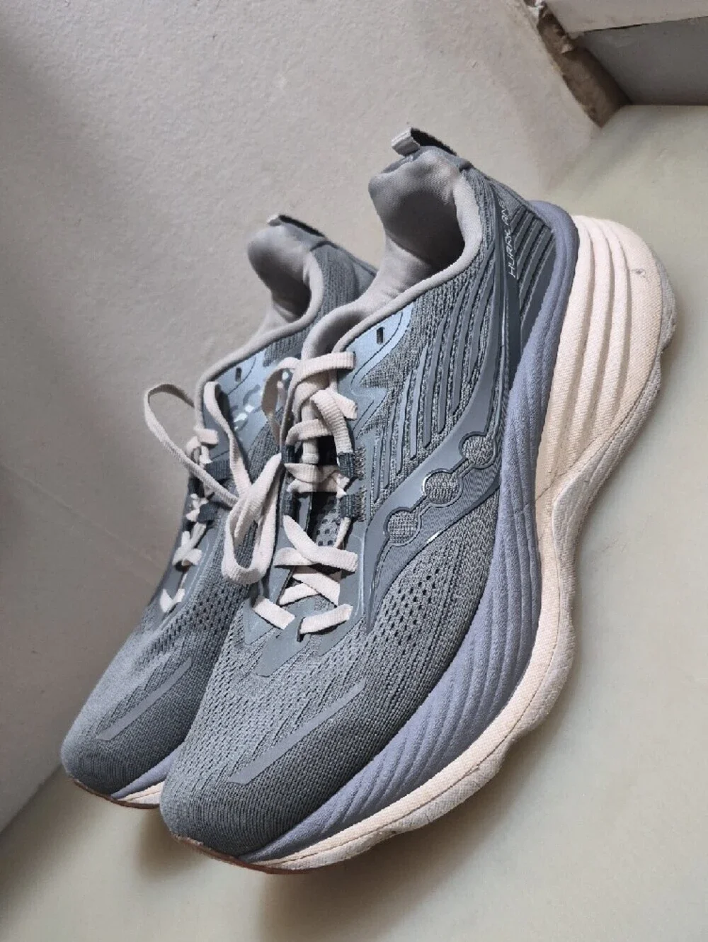 Saucony Women's Light Gray Athletic Running Shoes